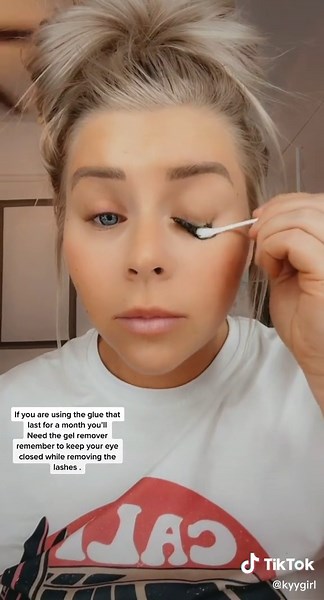 Gentle Process of Removing Lash Extensions at Home