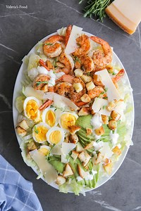 SALATĂ CAESAR CU CREVEȚI I Rețetă   Video - Valerie's Food
