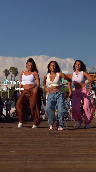 We had to hit this dance to @Anitta new song!!! #usedtobedancechallenge #usedtobeanitta #dancetrio #anittadancechallenge