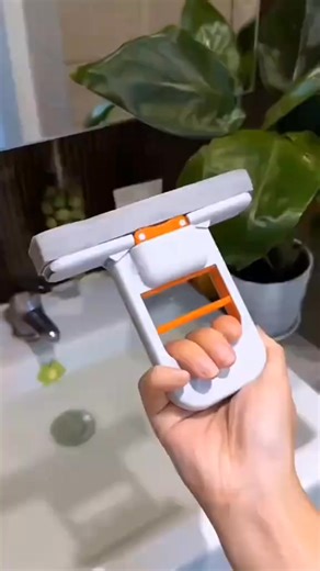 If cleaning was this cute, we’d all be neat freaks!  This Mini Foldable Mop is trending for a reason — it wipes, absorbs, and folds right up like magic.  Wet or dry cleaning 粒 Tiny but powerful ✨ Perfect for desks, shelves, mirrors & more | Essential Picks | Facebook