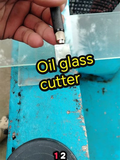 Effortless Glass Cutting with an Oil Glass Cutter