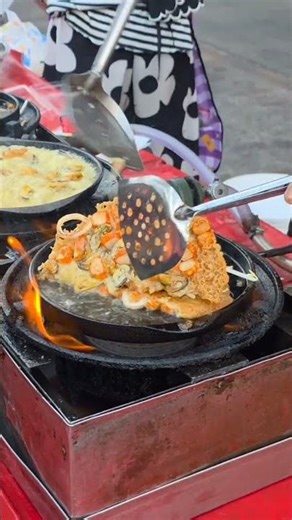 Hot pan fried mussels