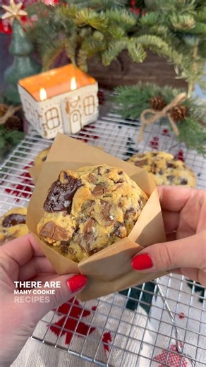 Vesela Asenova| Recipe Creator on Instagram: "NYC style Cookies aka Levain cookies at home for the Holidays- it didn’t get much better than that! Ingredients 1 cup salted butter, cold 3 cups flour 1/2 cup sugar 1/2 cup brown sugar, packed 1 tsp vanilla bean paste 1 egg + 2 egg yolks 1 tsp cornstarch 1/2 tsp baking soda 1/2 tsp baking powder 2 1/4 cups chocolate- I’m using milk and semi sweet, chopped and chips Flaky sea salt for topping Method: 1. Beat butter with sugars and vanilla, don’t over 