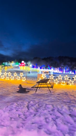 Caitlin Thielen | One of our favorite Christmas traditions… @samschristmasvillage 💚❤️💚 It was a cold one tonight but we still had the best time! 🥶 🫶🏼 | Instagram
