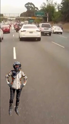 Lane Splitting #LaneSplitting #UltimateMoto #bikelife #shorts