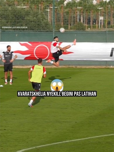 Skill Kvaratskhelia ketika latihan & tanding 🔥🤯