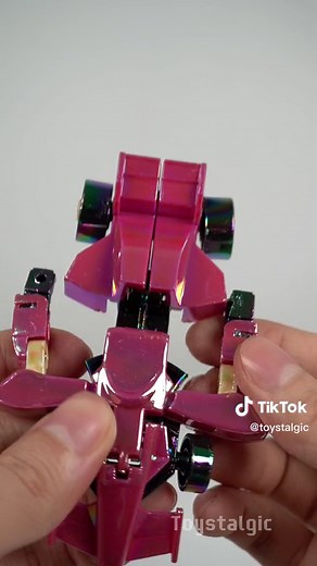 Robot Transformer Menjadi Mobil F1 yang Keren