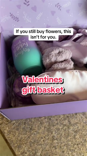 If you’re tired of last-minute Valentine’s Day gifts that feel rushed, this self care gift basket for women actually hits. This Valentine’s Day gift box includes cozy spa essentials like a soft blanket, relaxing items, and thoughtful keepsakes—perfect for showing real effort. It works as a gift for your girlfriend, wife, best friend, sister, or mom, and it’s also a great get well soon or birthday gift. Instead of flowers that die in three days, this is a gift she can actually use, relax with, an