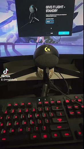 Unboxing and Setup of the Logitech G Yeti Orb.