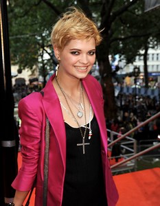 Pixie Geldof en studio : sur les traces de son père ? - Elle