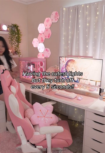 If anyone knows how to fix this let me know! 😆 #gamingsetup #pinkaesthetic #pcgaming #gamergirl #pcsetup