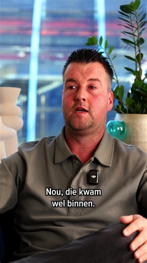 Het verhaal van Dave – Deel 1/3 ✨ Dave belandde door gokken diep in de schulden. Het enorme verlies liet hem dingen doen waar hij nu niet achter staat. De controle verliezen door gokken is net zo heftig als een middelenverslaving. Dave deelt ongefilterd zijn verhaal, zodat mensen die nog midden in een actieve verslaving zitten weten dat er hulp beschikbaar is. • Recovered2Work is hét coachings- en re-integratiebureau van Nederland. Wij begeleiden mensen in herstel om weer grip te krijgen op hun 