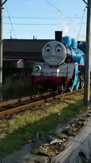 きかんしゃトーマス！バックで激走ww バスのバーティーもいるよ！ Thomas the Tank Engine! Run in the back #shorts