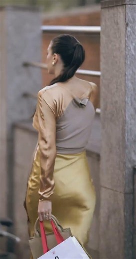 A hot beauty with a sense of luxury, I love it