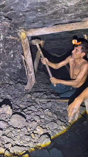 452K views · 2.5K reactions | Coal mining in dangerous cave #satisfying #trending #coalmining #miningindustry #minecraft #shorts | Hidden treasure | Facebook