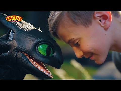 La marionnette intéractive de Krokmou t'attend chez Smyths Toys