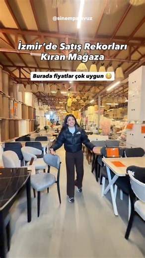 Sinem Palavuz | Beraber gidelim dediğin kişiyi yoruma etiketle! Karabağlar’da en çok sevdiğiniz mağazaya bir kez daha uğradım ve yine elim dolmadan... | Instagram