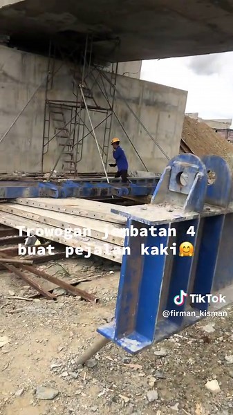 Trowogan baut pejalan kaki jembatan palu 4