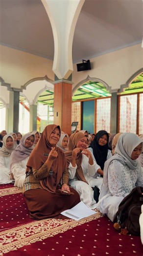 Hai Sobat SMK 👋 Rabu, 5 Maret 2026, siswa-siswi Program Keahlian Agriteknologi Pengolahan Hasil Pertanian (APHP) SMK Negeri 1 Bawen melaksanakan kegiatan Pesantren Ramadan dengan penuh semangat dan kebersamaan. Kegiatan ini diisi dengan lomba tilawah, lomba adzan, dan lomba pidato yang bertujuan untuk meningkatkan keimanan, membentuk karakter berakhlak mulia, serta menumbuhkan rasa percaya diri dan tanggung jawab. Semoga melalui kegiatan ini, nilai-nilai religius dan kebersamaan semakin tertana