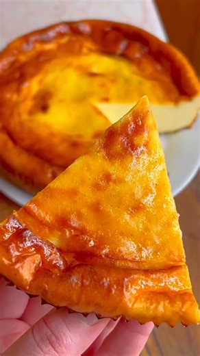 Un jour Une recette / One day One recipe on Instagram: "🇺🇸🇬🇧Crustless Custard Tart: 3 Ingredients | QUICK Recipe 😍🍰 . Here’s a homemade custard tart, creamy, melt-in-your-mouth, and golden, made with just 3 ingredients—perfect for an afternoon snack, a Sunday dessert, or whenever you want a simple homemade pastry ✨ A simplified version of this classic pastry, without puff pastry or shortcrust pastry, but with all the smoothness and texture of a true custard tart ❤️ Enjoy! . ✨Find the compl