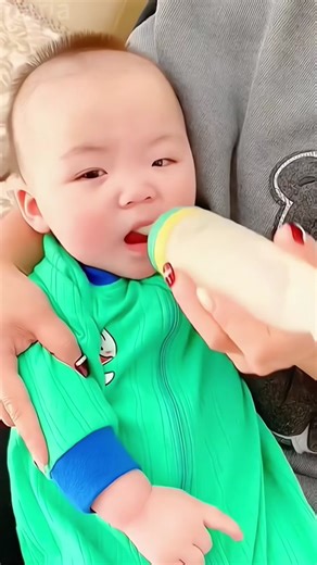 How old is the baby to eat complementary food?#Baby bowl and spoon feeder#Baby Silicone Bowl and Spoon Feeder