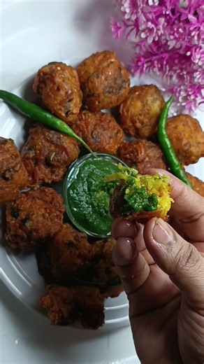 crispy aloo pakora recipe | Aloo bhajji recipe #shorts#pakora#pakoda#aloo snacks