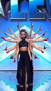 Hypnotic Movements. It's Black Widow 🕷️