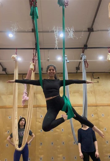 Aerial Hammock: Drop sequence, don’t worry this one is not upside down😉 It still gives you a shock on the way down. KEEP YOUR CORE TIGHT!! #aerialhammock #aerialistoftiktok #aerialfitness #aerialarts #aerialflow