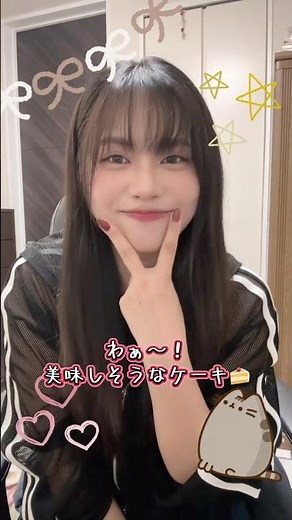 どこでもプリクラ〜学生時代は撮ってたなぁ、、、ネコのポーズ、おかあさんといっしょではこれのイメージ🐱#りさお姉さん #どこでもプリクラ