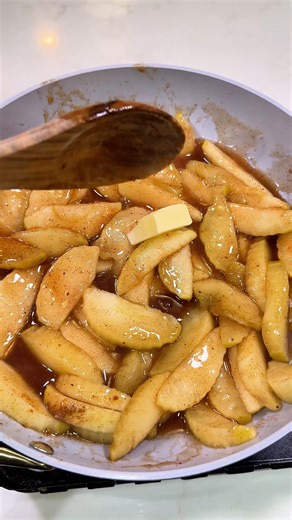 🔥🍎 Cracker Barrel Apples These Cracker Barrel-style apples are tender, sweet, and coated in that classic cinnamon glaze. They work as a side dish, dessert, or cozy fall treat any time of year. Simple ingredients, big payoff. 🚨 Recipe in comments 🚨 #crackerbarrelapples #southernrecipes #comfortfood #easyrecipes #dessertideas | Cookingintheyard