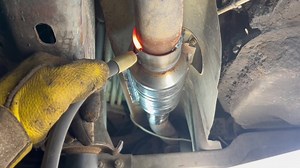 Ford Expedition catalytic converter replacement done in minutes! No need to drop any parts. Enjoy!!  | Flexmig | Facebook