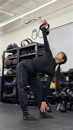 Adapt external loads using weight/Control internal movements using your body⚖️ #kettlebellworkout...