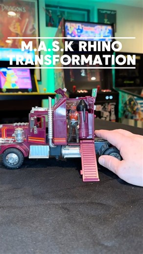 M.A.S.K RHINO: Semi Truck to mobile command center TRANSFORMATION