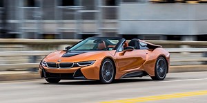 2019 BMW i8 Roadster Makes a Showier High-Tech Showpiece