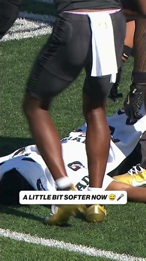 These Oregon players really committed to Shout 🎶😅 #oregonducks #cfb