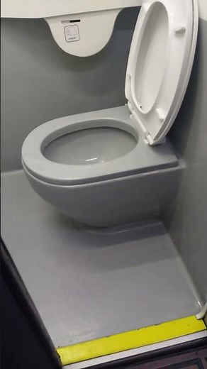 TOILET INSIDE THE BUS // NATIONAL EXPRESS