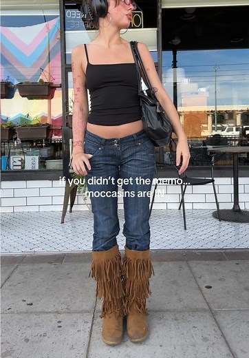 Moccasins and also skinny jeans…. Sorry i didn’t make the rules #moccasins #styleinspo #katemoss