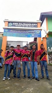 🔥 LEGENDA DARI CIANJUR 🔥 📜 STM / SMKS Siliwangi AMS 37 (STM Meong 37) Berdiri sejak 1978, membawa nama besar Siliwangi 🐯 Sekolah kejuruan tua di Cianjur yang menempa kebersamaan, solidaritas, kesederhanaan, dan mental hidup. Nilai lama tetap dijaga: Silih Asah – Silih Asih – Silih Asuh 🤝 🔥 Basis kuat, tersebar, dan solid: Cibeber • Warung Kondang • Cikidang • Ciranjang • Cikalong • Jangari 🚩 Identitas tak tergantikan: Merah–Hitam–Merah (2 garis Kuning) | Seragam Coklat Dulu ada rivalitas,