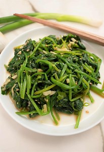 Easy Korean Spinach Side Dish (Sigeumchi-namul) (VIDEO) - CJ Eats Recipes