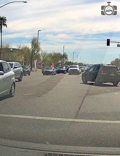 Ignorant light-runner overwhelms vehicles. Made us crawl. | Dashcam Lessons