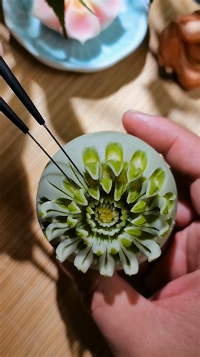 Artists Universum 🖌️ on Instagram: "Old Ruan Food Art is a Chinese culinary artist who transforms traditional pastries into edible artworks. As an inheritor of the tang guo technique, a heritage craft of shaping pastries into intricate designs, he carries forward this cultural tradition. His process starts with tiny dough balls carved into lifelike flowers and extends to jelly cakes where injected colors form stunning three-dimensional blossoms. Artist: XDF22228888 / 老阮美食艺术 on Douyin #art #food