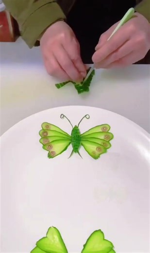 Easy Butterfly Dessert Art Anyone Can Master – So Beautiful You Won’t Want to Eat It!