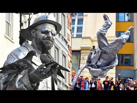 Silverman Statue Comes to Life in Covent Garden and the Reactions Say It All 😄🔥.