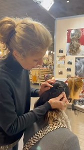 4.1K views · 133 reactions | ✨ Sublimez vos cheveux avec élégance ✨  Parfait pour le look quotidien ou une coiffure romantique pour la Saint-Valentin!  Quel est votre peigne préféré ?  Offre spéciale Saint-Valentin! -15% avec le code LOVE15 www.lepeignedevivi.com  #lepeignedevivi #fyp #valentines #elegance | Le peigne de Vivi | Facebook