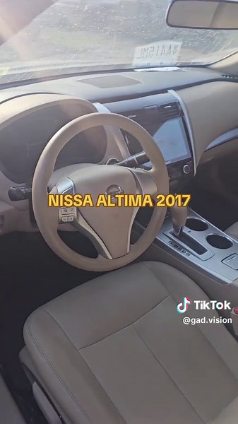 Découvrez l'intérieur de la Nissan Altima 2017