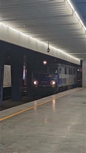 EU07-092 wyłania się z tunelu 🔥