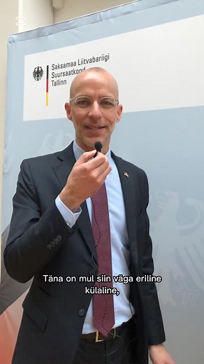 59 reactions | Eelmine nädal külastas saatkonda Hugo Tartu Jaan Poska Gümnaasiumist ja veetis päeva suursaadik Jan Scheeriga. Küsitlesime teda, et teada saada, kuidas päev meeldis. Letzte Woche hatten wir Besuch von Hugo aus Tartu, der den Tag mit Botschafter Jan Scheer verbrachte. Wir haben ihn kurz für euch interviewt. | Saksa saatkond Tallinnas - Deutsche Botschaft Tallinn | Facebook