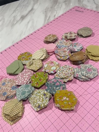 Grandmother's Flower Garden Quilt Using EPP