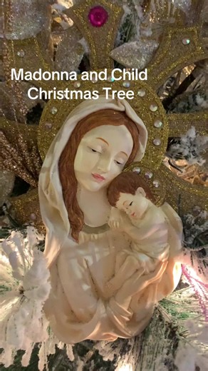 I decorated this Christmas Tree for a Baby Shower and who better to represent Life than Mother Mary🙏❤️ #christmastreewithmothermary #mothermarychristmastree #diymothermarytree #madonnaandchild #christmasdecor #riohondotx #harlingen