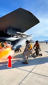 A realistic U.S. Air Force ground-crew drill turned intense when a training bomb’s ignition simulator suddenly fired—sending a flash of flame and a burst of smoke across the ramp. Crew reactions were instant: diving back, shouting, and scrambling as the F-15 stayed steady above them. All part of a controlled safety exercise… but the moment looked unbelievably dramatic on camera. Absolutely incredible teamwork from America’s finest. 🇺🇸🔥 This scene is a controlled training simulation. No real w